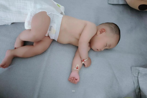 冷水江宝宝脸上有白色斑块 冷水江宝宝脸上有白色斑块